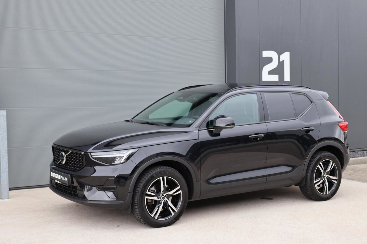 Volvo XC40 2.0 B3 Plus Dark / Panoramadak / Memory Stoelen / Harman Kardon / Keyless-Go / Stuurwielverwarming