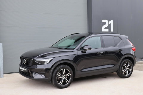 Volvo XC40 2.0 B3 Plus Dark / Panoramadak / Memory Stoelen / Harman Kardon / Keyless-Go / Stuurwielverwarming