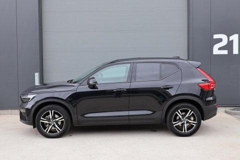 Volvo XC40 2.0 B3 Plus Dark / Panoramadak / Memory Stoelen / Harman Kardon / Keyless-Go / Stuurwielverwarming