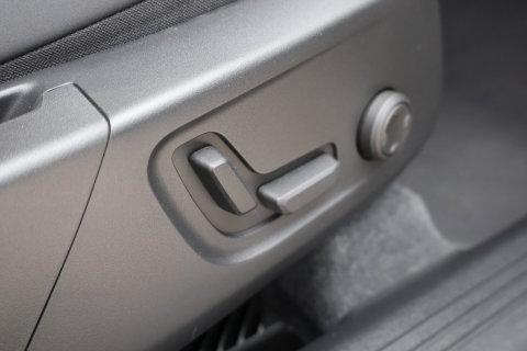 Volvo XC40 2.0 B3 Plus Dark / Panoramadak / Memory Stoelen / Harman Kardon / Keyless-Go / Stuurwielverwarming