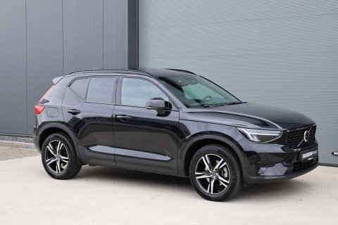 Volvo XC40 2.0 B3 Plus Dark / Panoramadak / Memory Stoelen / Harman Kardon / Keyless-Go / Stuurwielverwarming