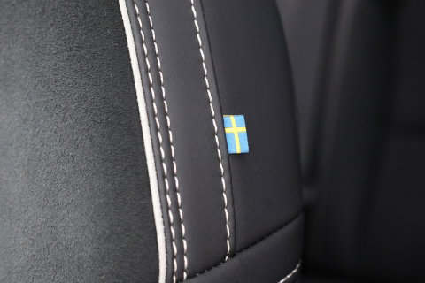 Volvo XC40 2.0 B3 Plus Dark / Panoramadak / Memory Stoelen / Harman Kardon / Keyless-Go / Stuurwielverwarming