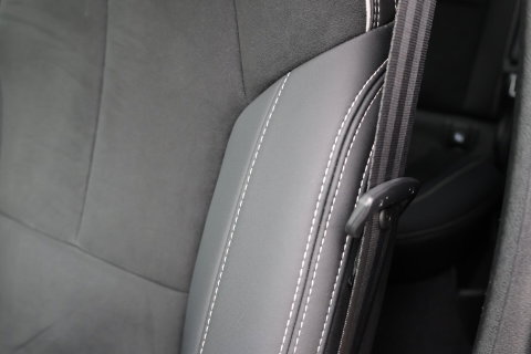 Volvo XC40 2.0 B3 Plus Dark / Panoramadak / Memory Stoelen / Harman Kardon / Keyless-Go / Stuurwielverwarming