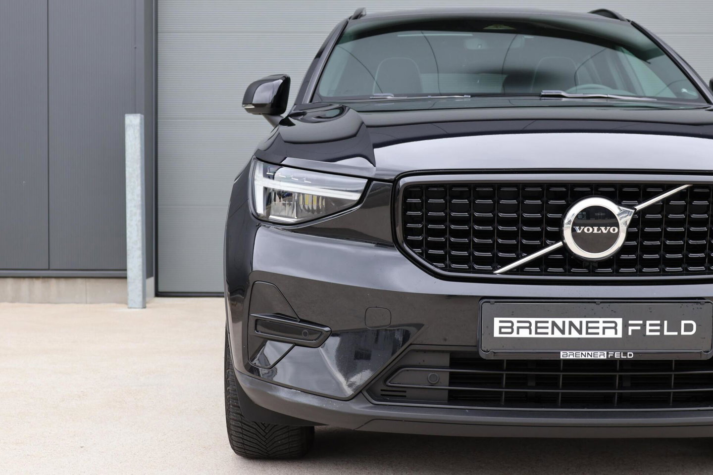Volvo XC40 2.0 B3 Plus Dark / Panoramadak / Memory Stoelen / Harman Kardon / Keyless-Go / Stuurwielverwarming