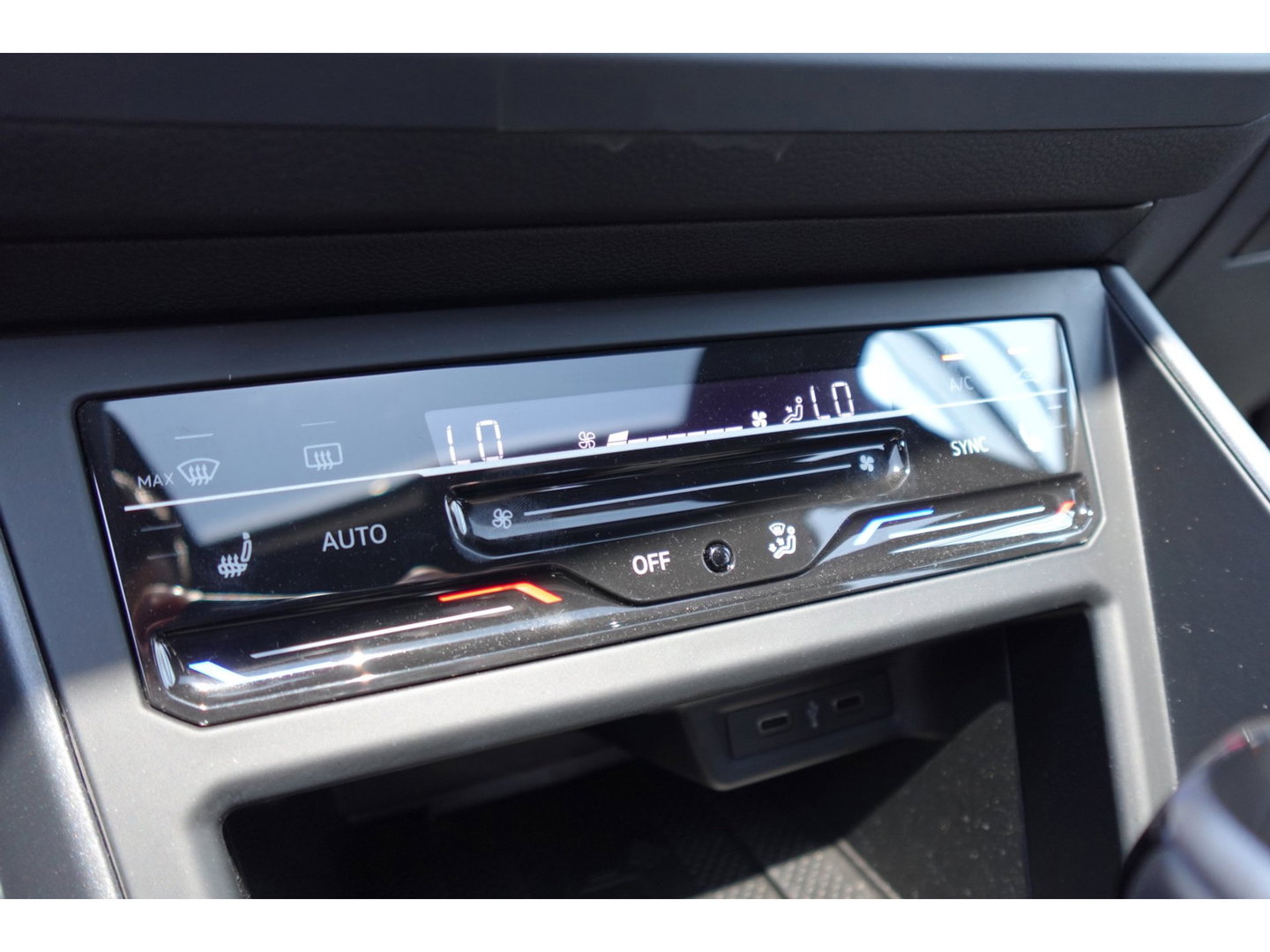 Volkswagen Taigo 1.5 TSI R-Line PANO CAM CARPLAY'