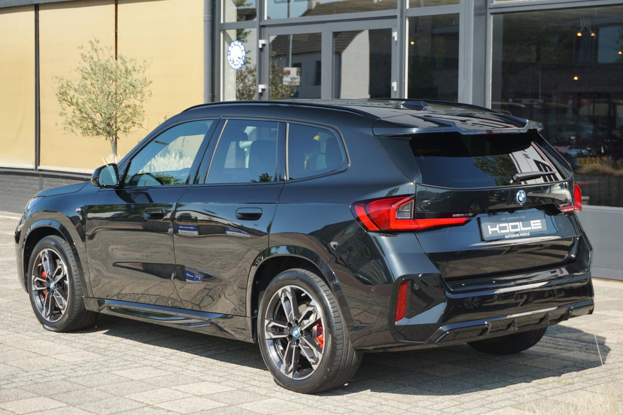 BMW iX1