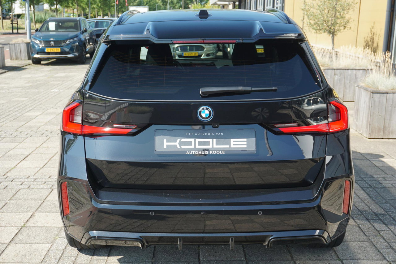 BMW iX1