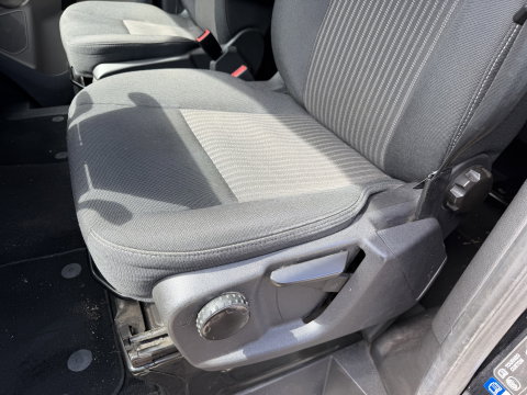 Ford Transit Custom Tourneo 310 2.0 TDCI 130pk L1H1 Titanium / vaste prijs rijklaar € 19.950 incl btw / euro 6 / zwart metallic / airco / cruise / navigatie / trekhaak / camera / isofix !