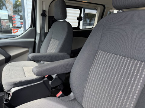 Ford Transit Custom Tourneo 310 2.0 TDCI 130pk L1H1 Titanium / vaste prijs rijklaar € 19.950 incl btw / euro 6 / zwart metallic / airco / cruise / navigatie / trekhaak / camera / isofix !