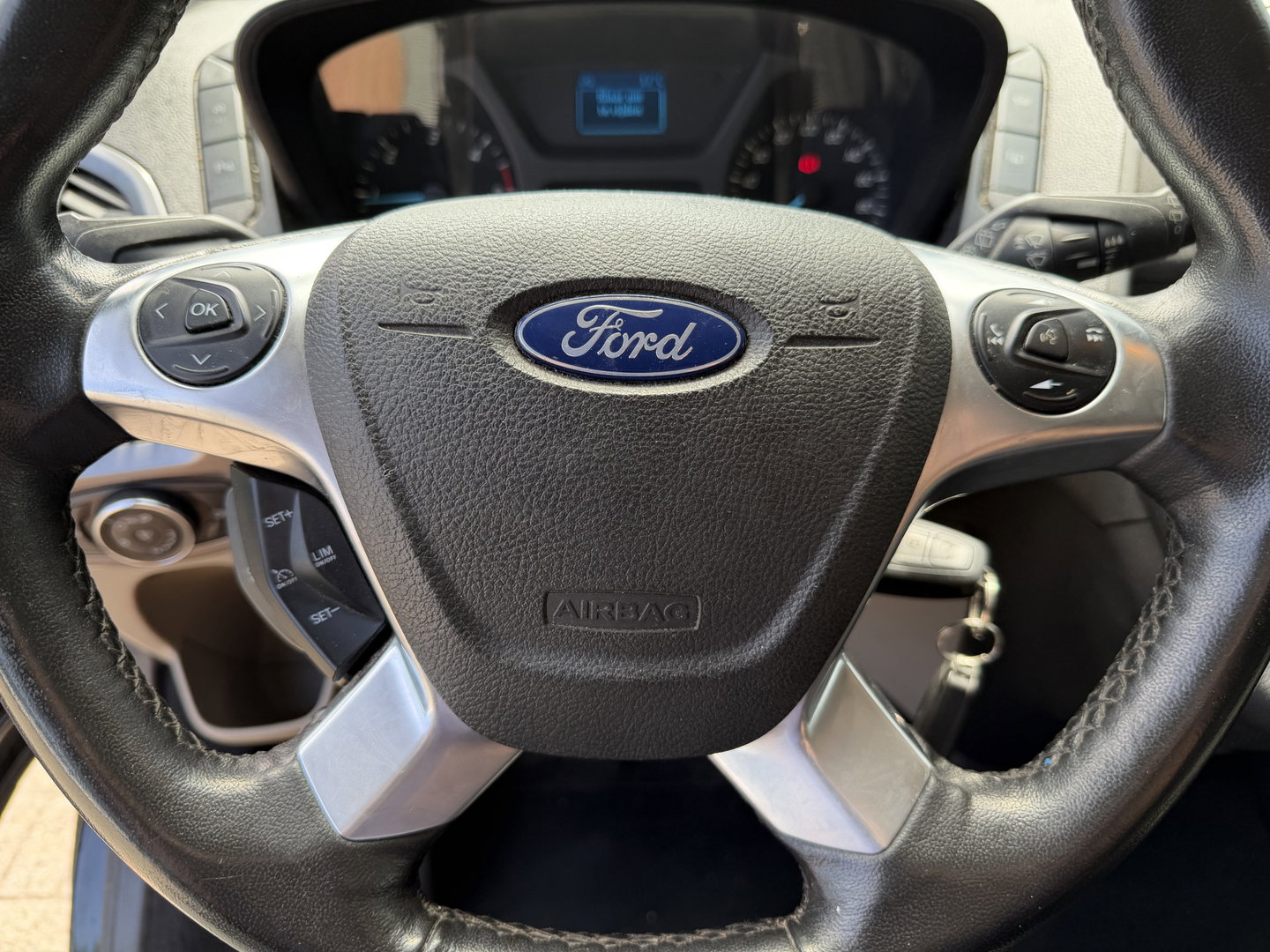 Ford Transit Custom Tourneo 310 2.0 TDCI 130pk L1H1 Titanium / vaste prijs rijklaar € 19.950 incl btw / euro 6 / zwart metallic / airco / cruise / navigatie / trekhaak / camera / isofix !