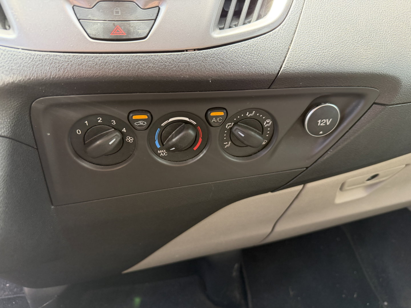 Ford Transit Custom Tourneo 310 2.0 TDCI 130pk L1H1 Titanium / vaste prijs rijklaar € 19.950 incl btw / euro 6 / zwart metallic / airco / cruise / navigatie / trekhaak / camera / isofix !