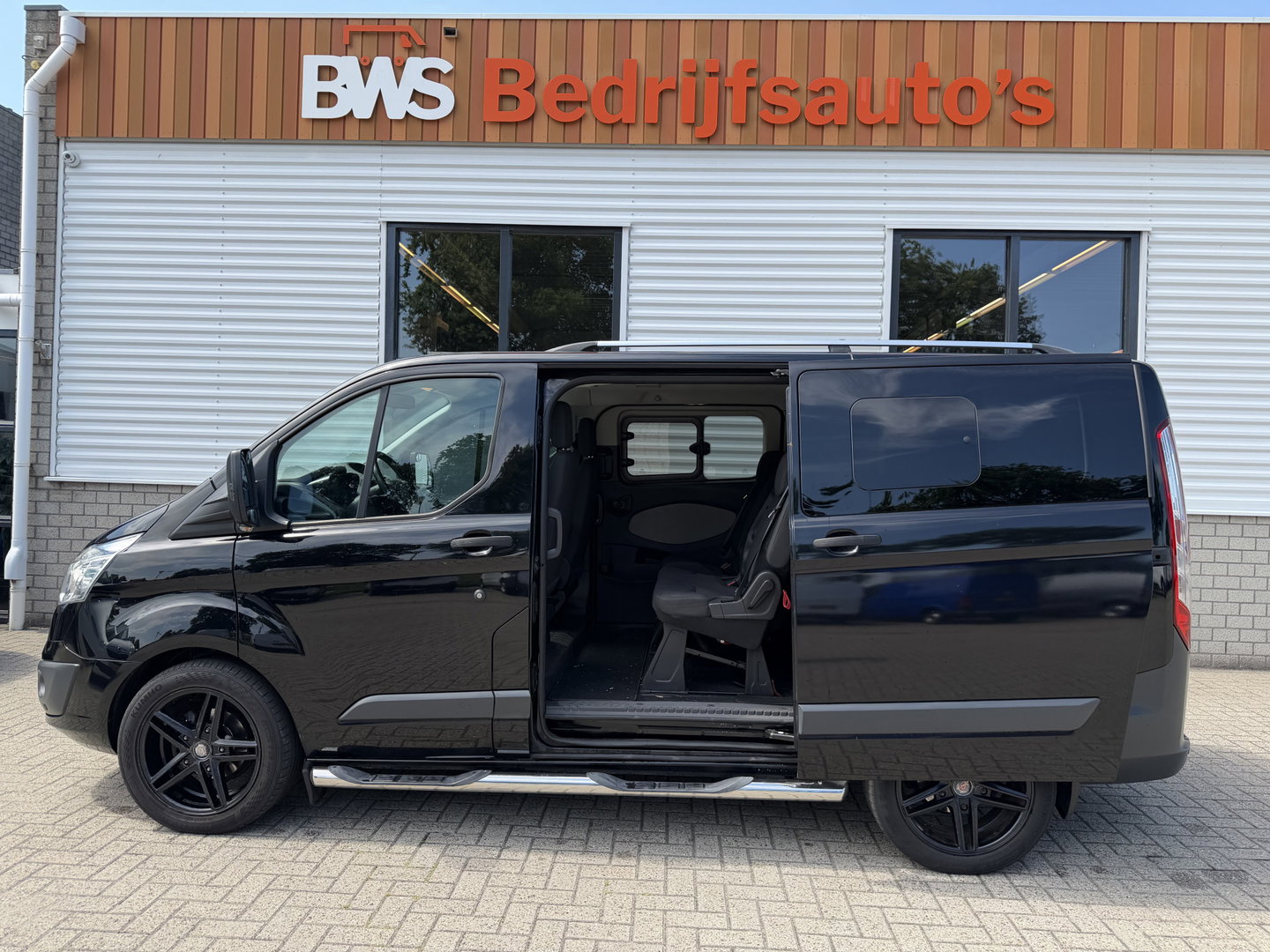 Ford Transit Custom Tourneo 310 2.0 TDCI 130pk L1H1 Titanium / vaste prijs rijklaar € 19.950 incl btw / euro 6 / zwart metallic / airco / cruise / navigatie / trekhaak / camera / isofix !