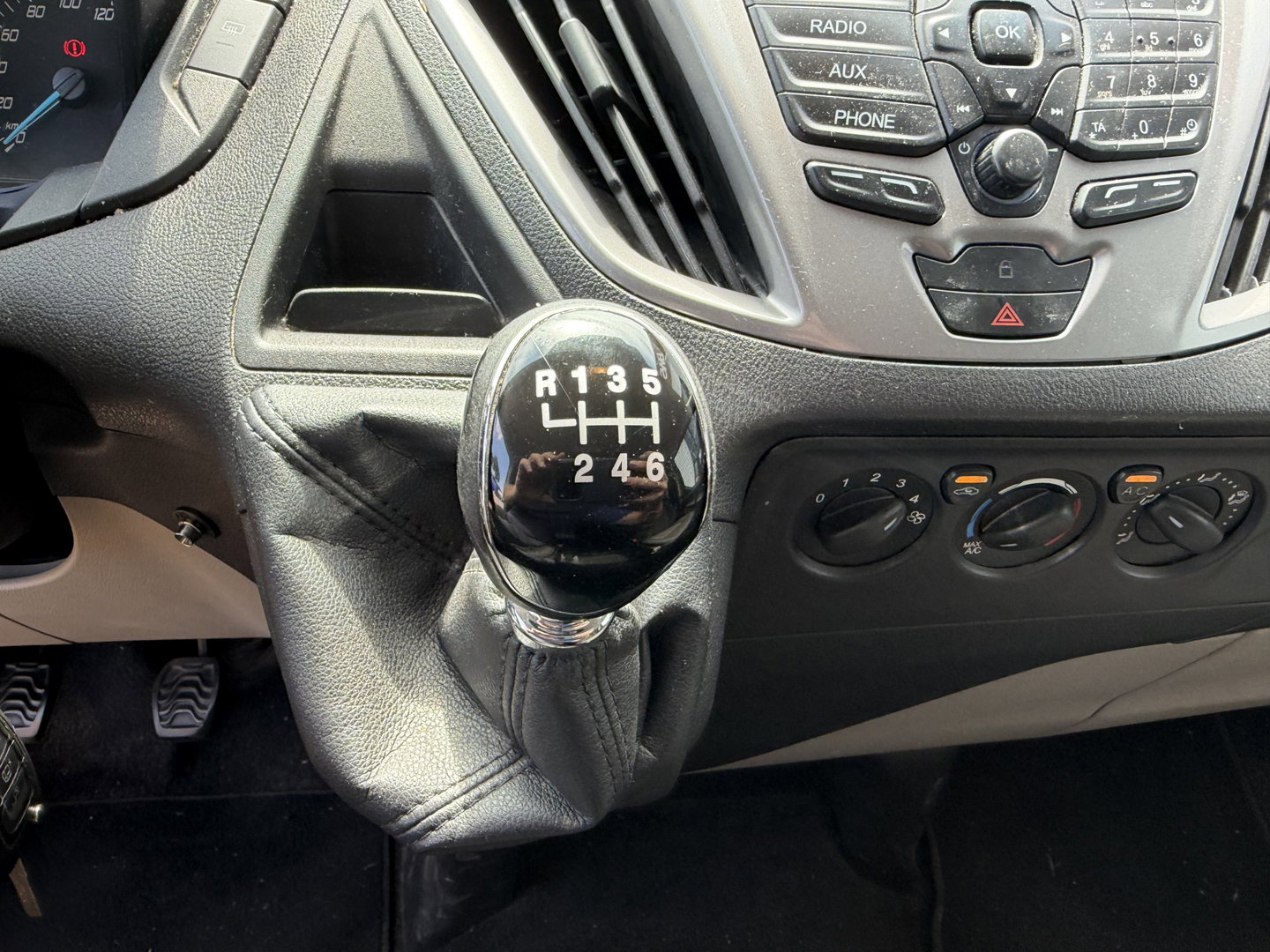 Ford Transit Custom Tourneo 310 2.0 TDCI 130pk L1H1 Titanium / vaste prijs rijklaar € 19.950 incl btw / euro 6 / zwart metallic / airco / cruise / navigatie / trekhaak / camera / isofix !