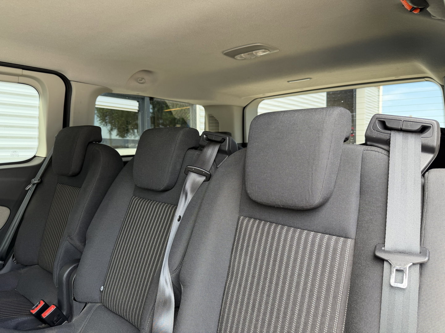 Ford Transit Custom Tourneo 310 2.0 TDCI 130pk L1H1 Titanium / vaste prijs rijklaar € 19.950 incl btw / euro 6 / zwart metallic / airco / cruise / navigatie / trekhaak / camera / isofix !