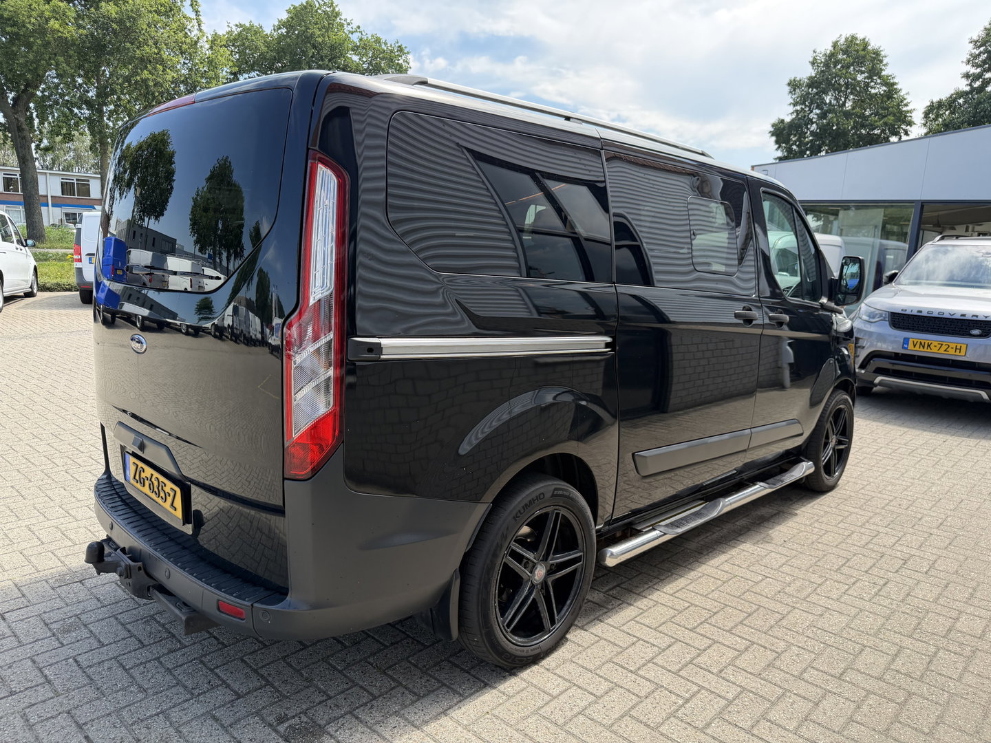 Ford Transit Custom Tourneo 310 2.0 TDCI 130pk L1H1 Titanium / vaste prijs rijklaar € 19.950 incl btw / euro 6 / zwart metallic / airco / cruise / navigatie / trekhaak / camera / isofix !