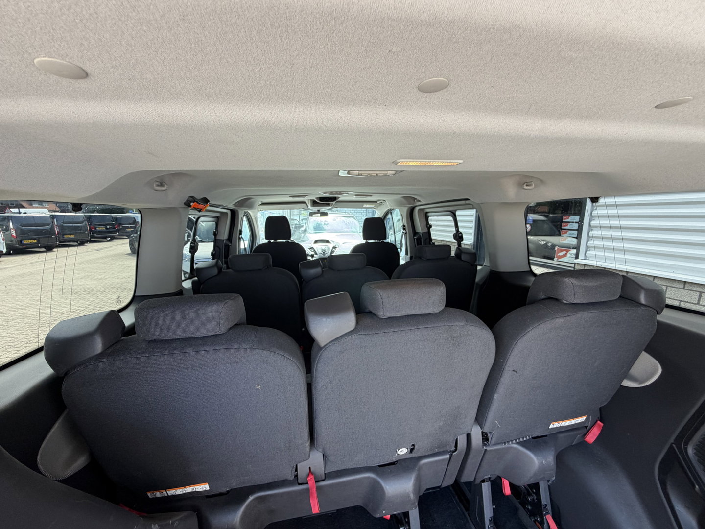 Ford Transit Custom Tourneo 310 2.0 TDCI 130pk L1H1 Titanium / vaste prijs rijklaar € 19.950 incl btw / euro 6 / zwart metallic / airco / cruise / navigatie / trekhaak / camera / isofix !