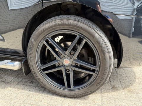 Ford Transit Custom Tourneo 310 2.0 TDCI 130pk L1H1 Titanium / vaste prijs rijklaar € 19.950 incl btw / euro 6 / zwart metallic / airco / cruise / navigatie / trekhaak / camera / isofix !