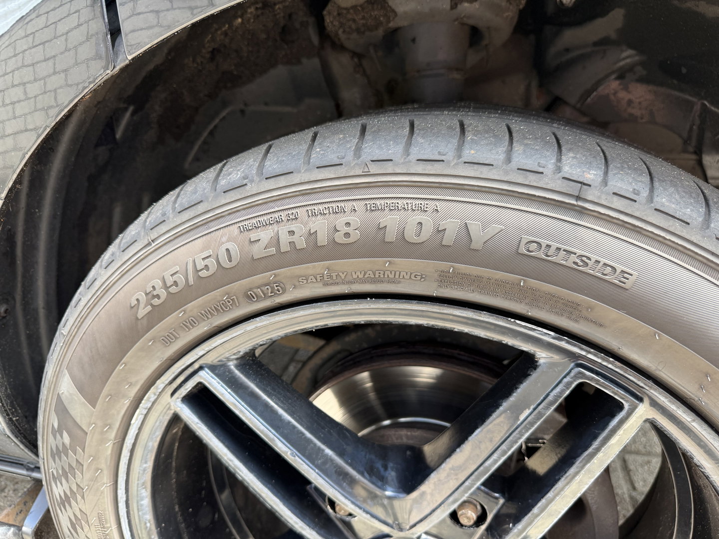Ford Transit Custom Tourneo 310 2.0 TDCI 130pk L1H1 Titanium / vaste prijs rijklaar € 19.950 incl btw / euro 6 / zwart metallic / airco / cruise / navigatie / trekhaak / camera / isofix !