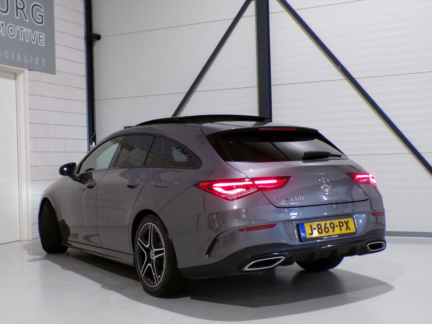 Mercedes-Benz CLA-Klasse Shooting Brake 200 AMG Advantage "Origineel NL!" Automaat! Pano Carplay Camera Led Leer/Alcantara