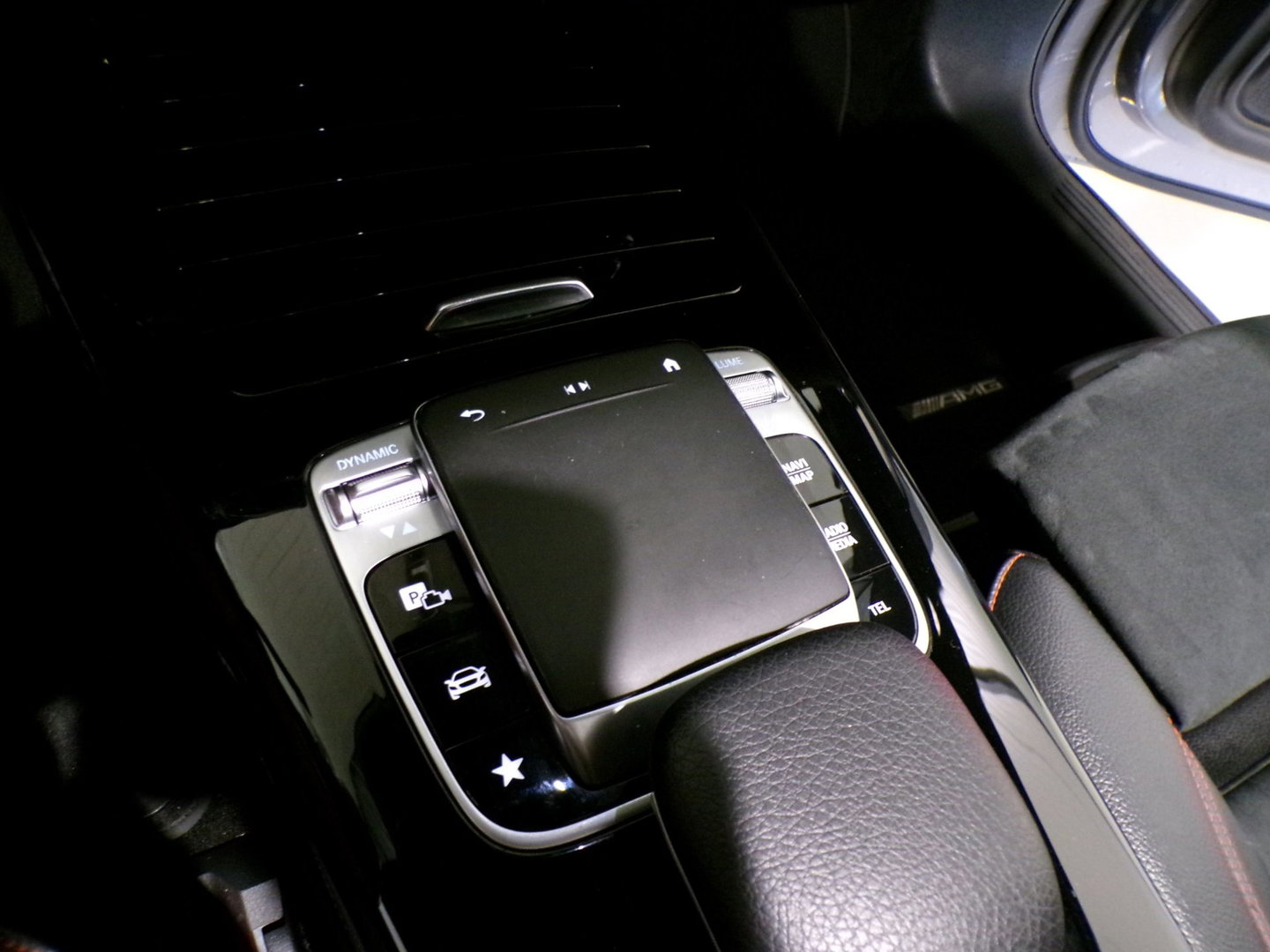 Mercedes-Benz CLA-Klasse Shooting Brake 200 AMG Advantage "Origineel NL!" Automaat! Pano Carplay Camera Led Leer/Alcantara