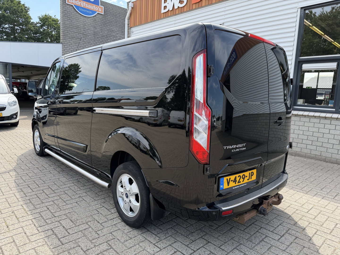 Ford Transit Custom 290 2.0 TDCI 130pk automaat L2H1 Limited DC 5 persoons / euro 6 / vaste prijs rijklaar € 14.950 ex btw / lease vanaf € 243 / dubbele schuifdeur / nieuwe distributie riem bij aflevering / zwart metallic
