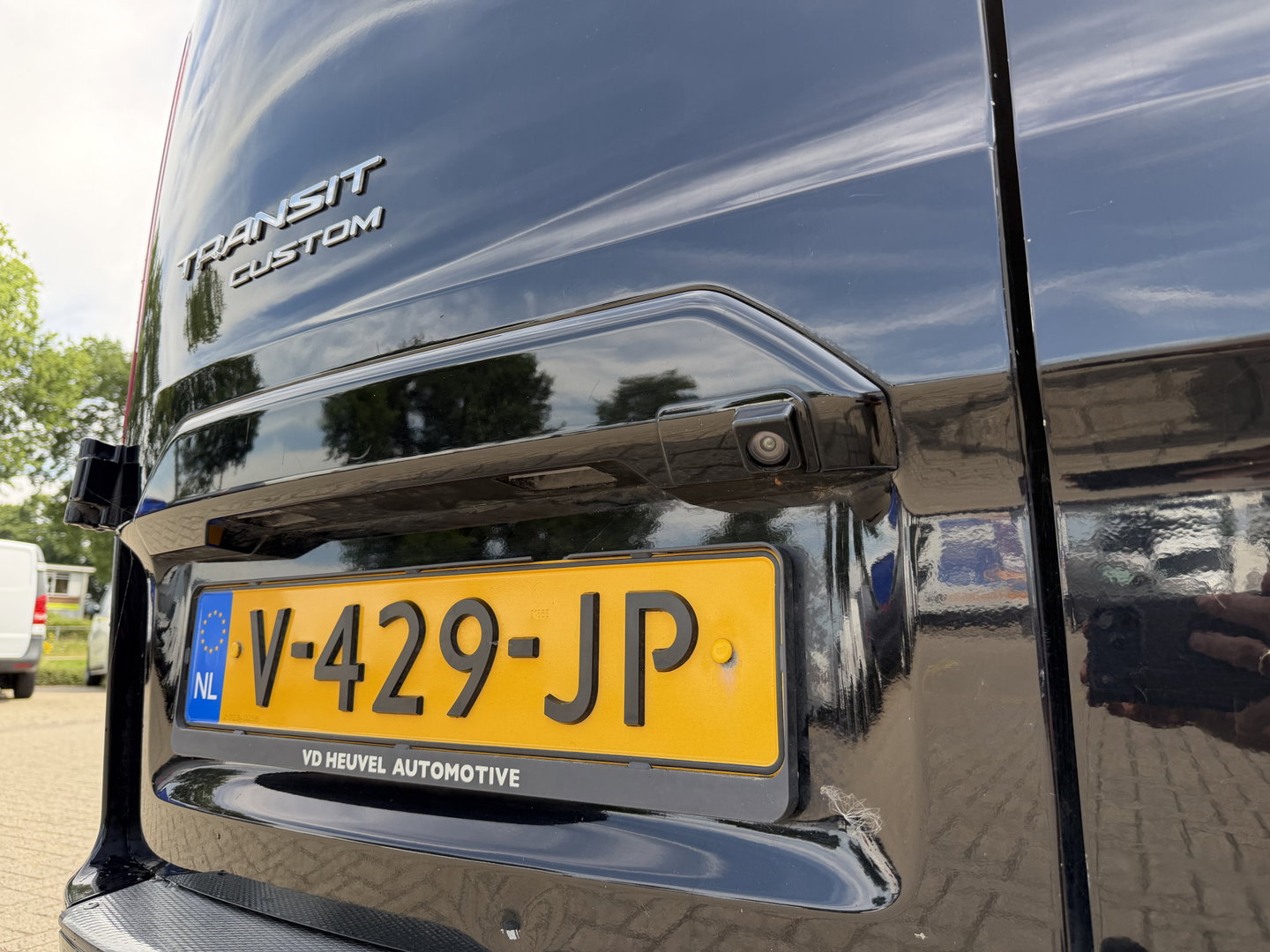 Ford Transit Custom 290 2.0 TDCI 130pk automaat L2H1 Limited DC 5 persoons / euro 6 / vaste prijs rijklaar € 14.950 ex btw / lease vanaf € 243 / dubbele schuifdeur / nieuwe distributie riem bij aflevering / zwart metallic