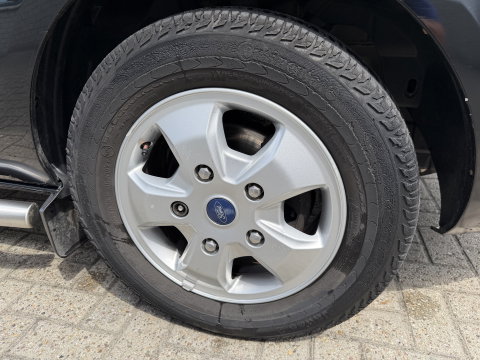 Ford Transit Custom 290 2.0 TDCI 130pk automaat L2H1 Limited DC 5 persoons / euro 6 / vaste prijs rijklaar € 14.950 ex btw / lease vanaf € 243 / dubbele schuifdeur / nieuwe distributie riem bij aflevering / zwart metallic