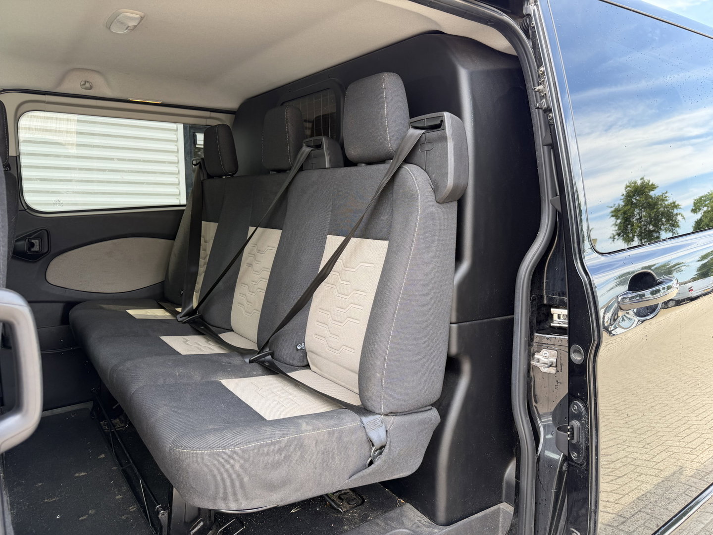 Ford Transit Custom 290 2.0 TDCI 130pk automaat L2H1 Limited DC 5 persoons / euro 6 / vaste prijs rijklaar € 14.950 ex btw / lease vanaf € 243 / dubbele schuifdeur / nieuwe distributie riem bij aflevering / zwart metallic