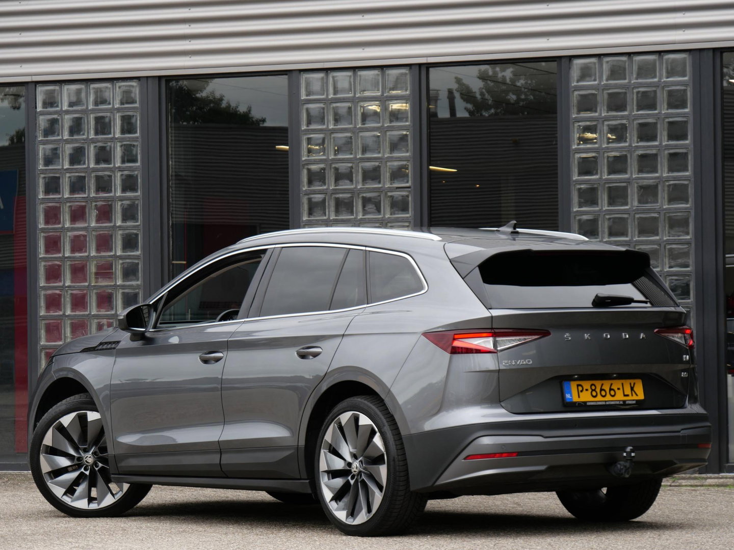 Škoda Enyaq iV 80/ TREKHAAK/ COMFORT PACK/ CLIMATE PACK/ SPORT PACK/ SOH 93%