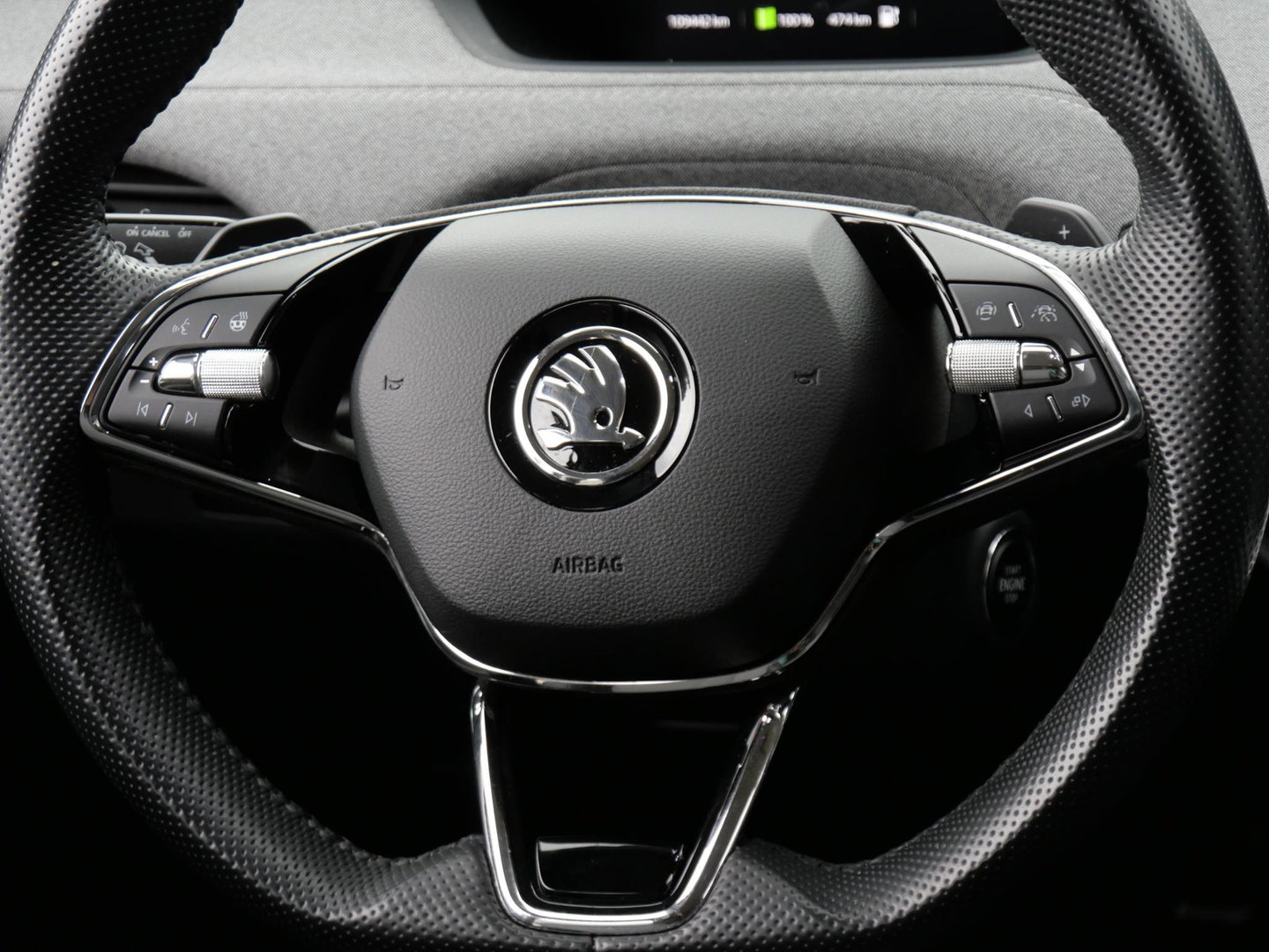 Škoda Enyaq iV 80/ TREKHAAK/ COMFORT PACK/ CLIMATE PACK/ SPORT PACK/ SOH 93%