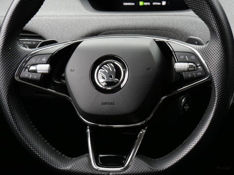 Škoda Enyaq iV 80/ TREKHAAK/ COMFORT PACK/ CLIMATE PACK/ SPORT PACK/ SOH 93%