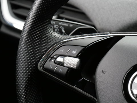 Škoda Enyaq iV 80/ TREKHAAK/ COMFORT PACK/ CLIMATE PACK/ SPORT PACK/ SOH 93%