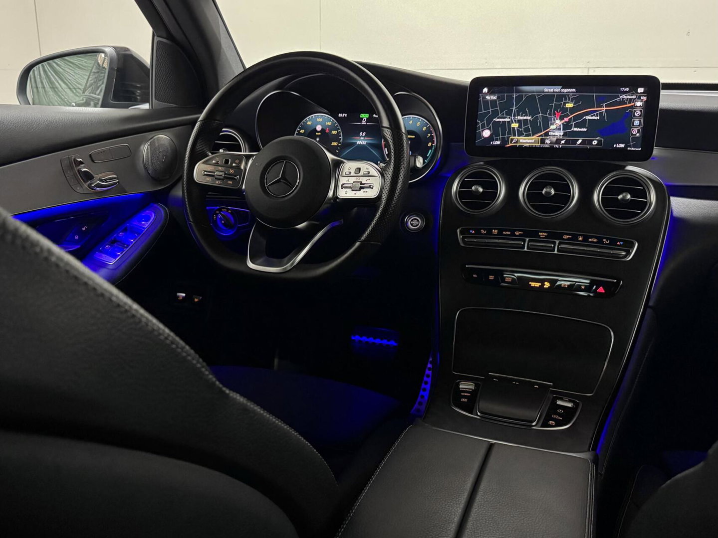 Mercedes-Benz GLC 300e 4MATIC AMG Pano Luchtvering Burmester 360º
