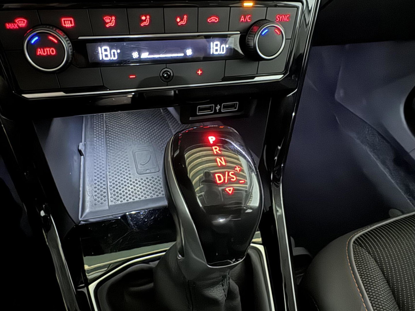 Volkswagen T-Cross 1.0 TSI Design Edition DSG Carplay ACC NAP