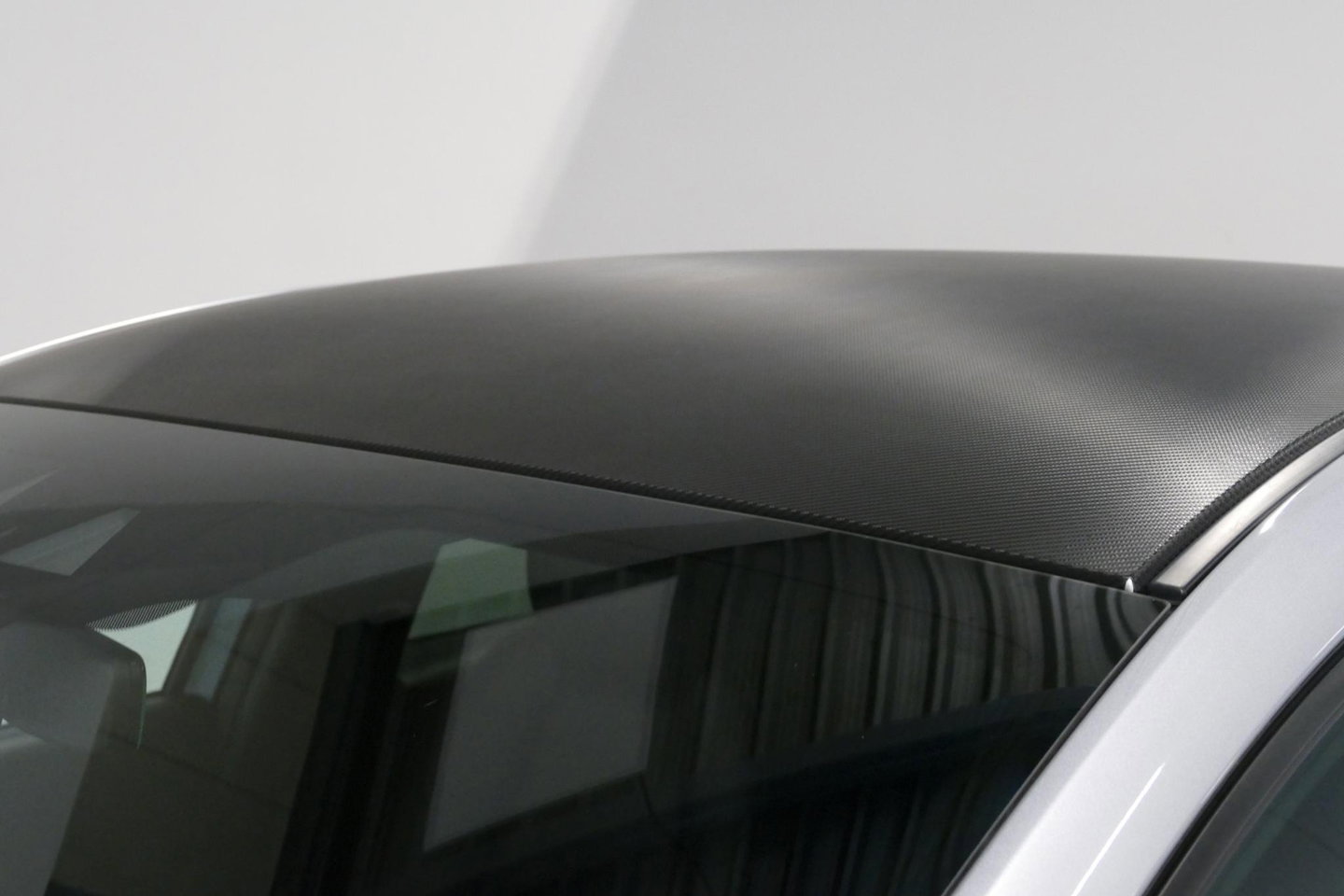 Mazda 3 2.0 e-SkyActiv-X M Hybrid 180 Luxury / Orig. Nederlands / Elektr. verstelbare voorstoel met memory / BOSE Audio / Apple Carplay - Android Auto / HUD / Stoelverwarming / Achteruitrijcamera / Cruise control / Dodehoekdetectie / Black Optic / 18'' LMV / Navi