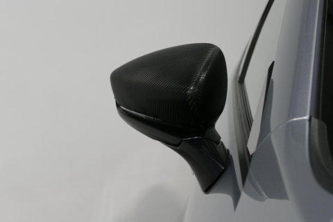 Mazda 3 2.0 e-SkyActiv-X M Hybrid 180 Luxury / Orig. Nederlands / Elektr. verstelbare voorstoel met memory / BOSE Audio / Apple Carplay - Android Auto / HUD / Stoelverwarming / Achteruitrijcamera / Cruise control / Dodehoekdetectie / Black Optic / 18'' LMV / Navi