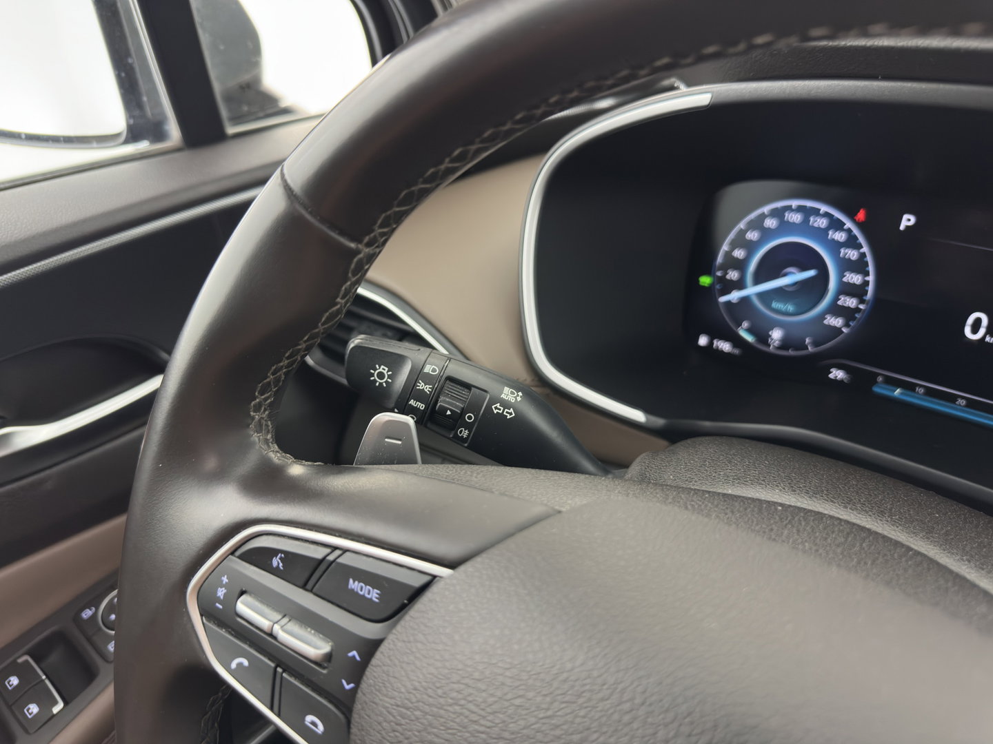 Hyundai Santa Fe 1.6 T-GDI PHEV Comfort Smart Sky [ 7-Pers. ] (INCL-BTW) *PANO | LEATHER | FULL-LED | ADAPTIVE-CRUISE | BLINDSPOT | MEMORY-PACK | DIGI-COCKPIT | SHIFTPADDLES | PRIVACYGLASS | NAVI-FULLMAP | TOWBAR | 19''ALU*