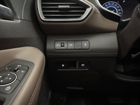 Hyundai Santa Fe 1.6 T-GDI PHEV Comfort Smart Sky [ 7-Pers. ] (INCL-BTW) *PANO | LEATHER | FULL-LED | ADAPTIVE-CRUISE | BLINDSPOT | MEMORY-PACK | DIGI-COCKPIT | SHIFTPADDLES | PRIVACYGLASS | NAVI-FULLMAP | TOWBAR | 19''ALU*