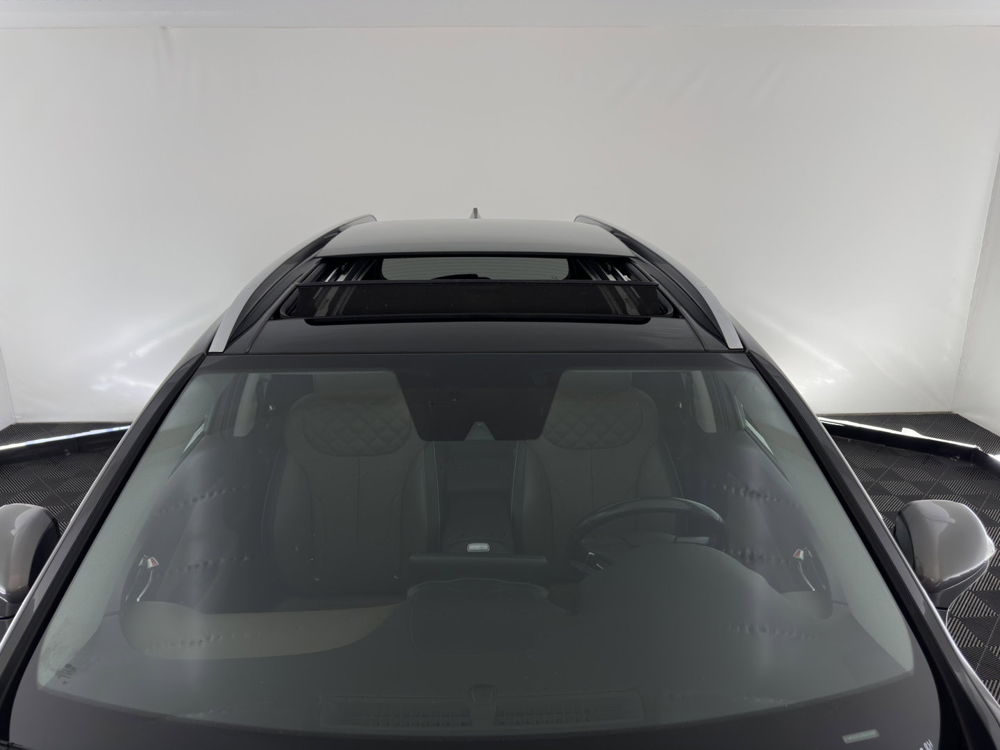Hyundai Santa Fe 1.6 T-GDI PHEV Comfort Smart Sky [ 7-Pers. ] (INCL-BTW) *PANO | LEATHER | FULL-LED | ADAPTIVE-CRUISE | BLINDSPOT | MEMORY-PACK | DIGI-COCKPIT | SHIFTPADDLES | PRIVACYGLASS | NAVI-FULLMAP | TOWBAR | 19''ALU*