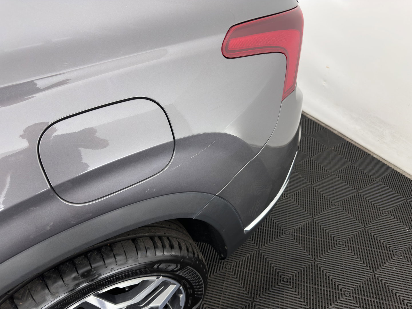 Hyundai Santa Fe 1.6 T-GDI PHEV Comfort Smart Sky [ 7-Pers. ] (INCL-BTW) *PANO | LEATHER | FULL-LED | ADAPTIVE-CRUISE | BLINDSPOT | MEMORY-PACK | DIGI-COCKPIT | SHIFTPADDLES | PRIVACYGLASS | NAVI-FULLMAP | TOWBAR | 19''ALU*