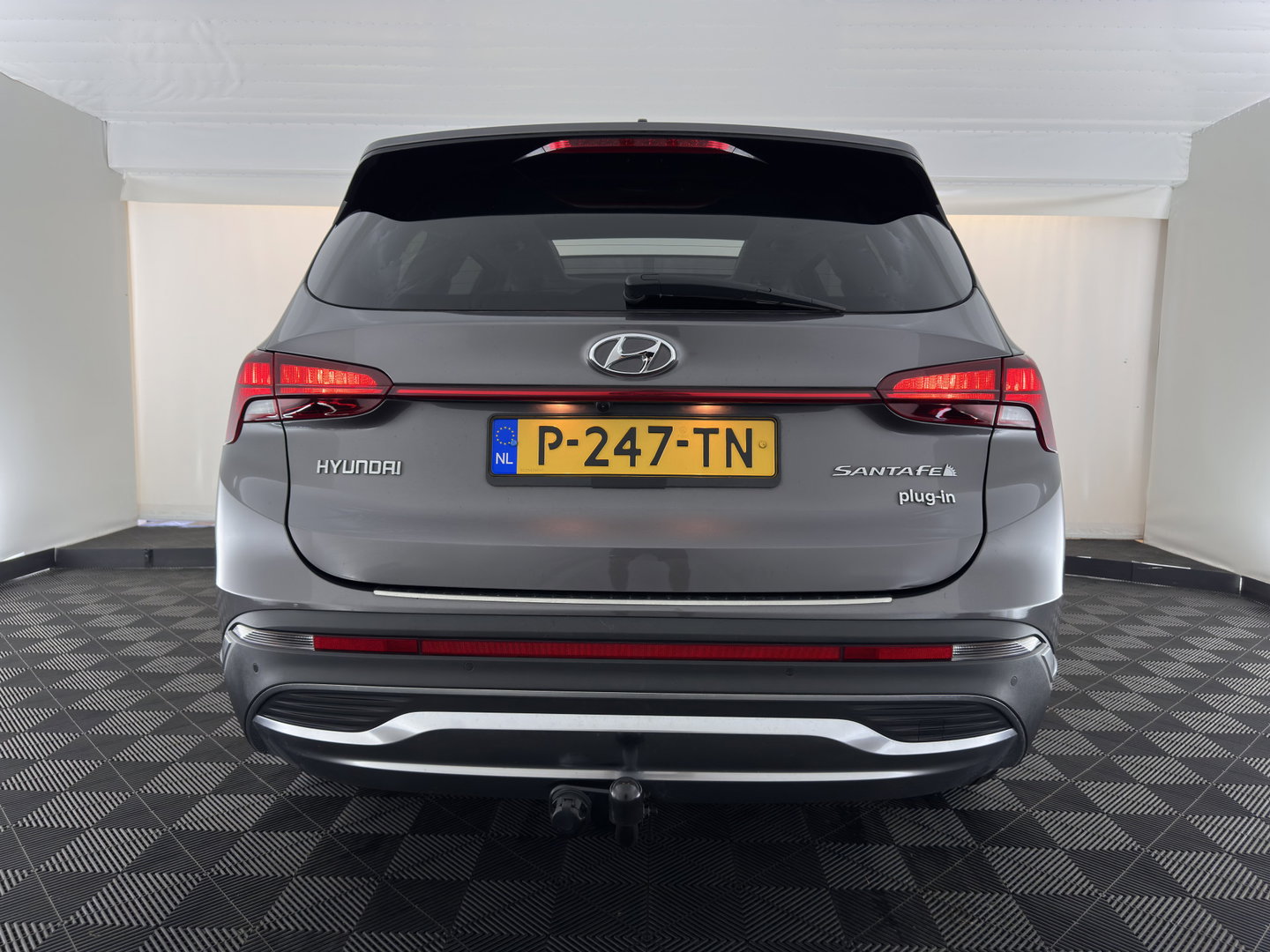 Hyundai Santa Fe 1.6 T-GDI PHEV Comfort Smart Sky [ 7-Pers. ] (INCL-BTW) *PANO | LEATHER | FULL-LED | ADAPTIVE-CRUISE | BLINDSPOT | MEMORY-PACK | DIGI-COCKPIT | SHIFTPADDLES | PRIVACYGLASS | NAVI-FULLMAP | TOWBAR | 19''ALU*