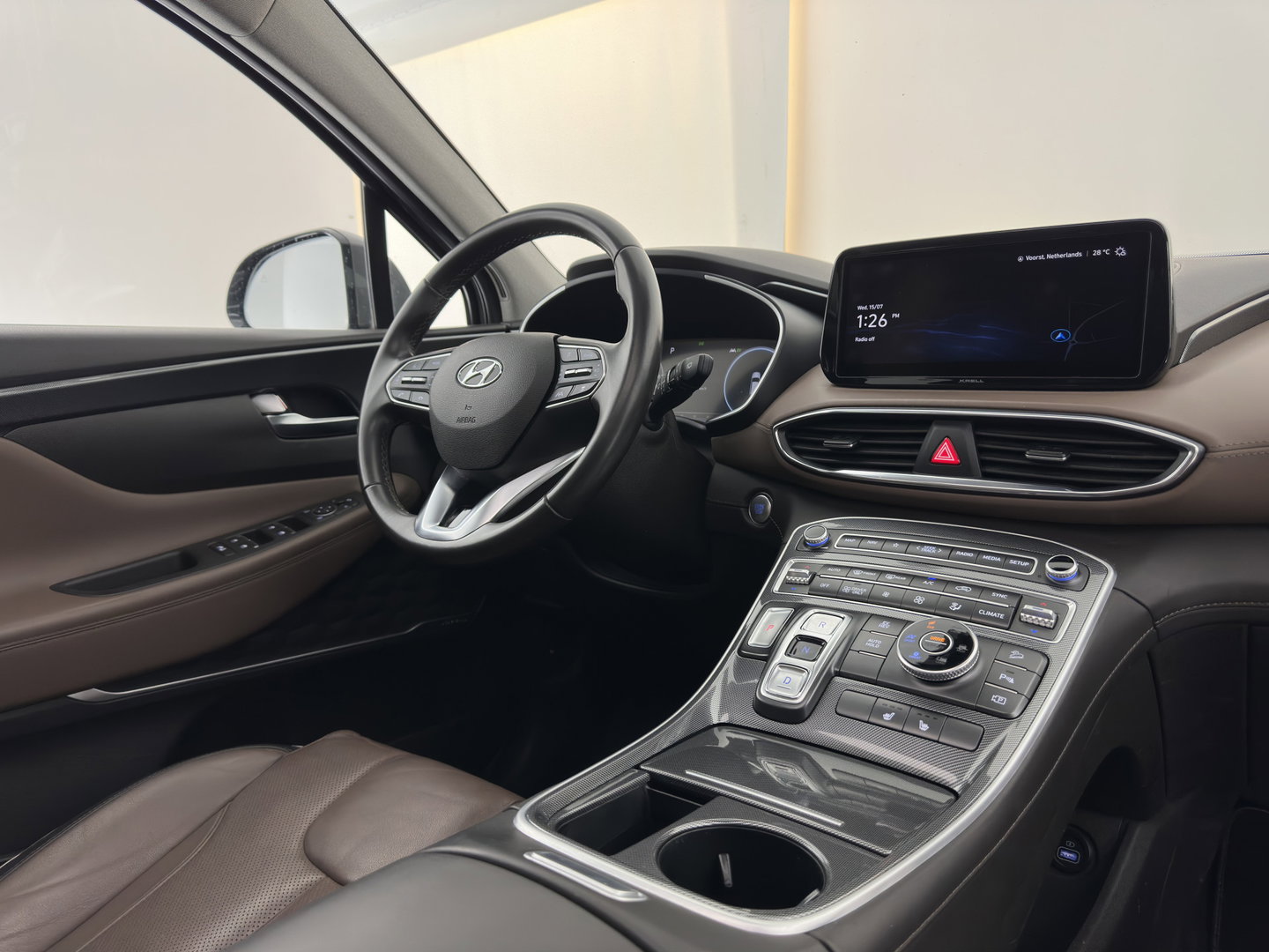 Hyundai Santa Fe 1.6 T-GDI PHEV Comfort Smart Sky [ 7-Pers. ] (INCL-BTW) *PANO | LEATHER | FULL-LED | ADAPTIVE-CRUISE | BLINDSPOT | MEMORY-PACK | DIGI-COCKPIT | SHIFTPADDLES | PRIVACYGLASS | NAVI-FULLMAP | TOWBAR | 19''ALU*