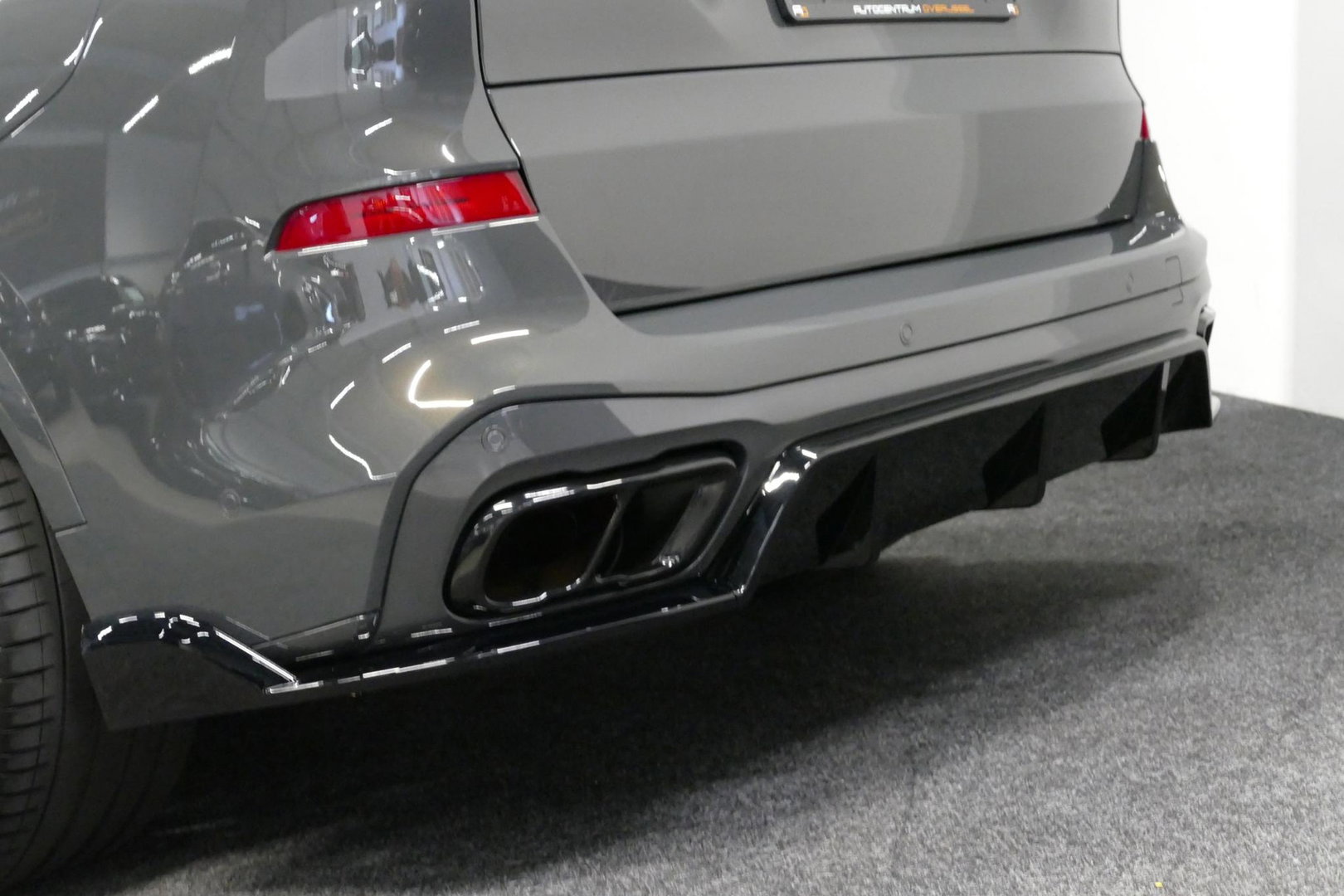BMW X5 xDrive50e M Sport / M Bodykit / Achterasbesturing / Panoramadak / Elektr. verstelbare voorstoelen + memory / Softclose / Luchtvering / Elektr. wegklapbare trekhaak / HUD Professional / Harman Kardon Surround Sound / 22'' LMV / Ambienteverlichting / Stoelv