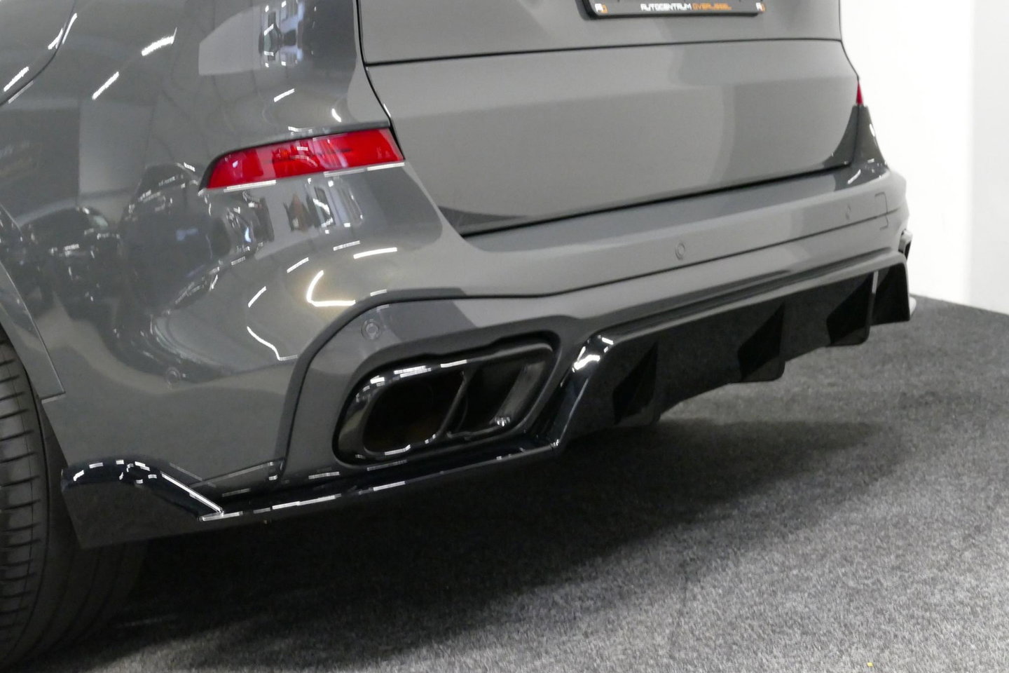BMW X5 xDrive50e M Sport / M Bodykit / Achterasbesturing / Panoramadak / Elektr. verstelbare voorstoelen + memory / Softclose / Luchtvering / Elektr. wegklapbare trekhaak / HUD Professional / Harman Kardon Surround Sound / 22'' LMV / Ambienteverlichting / Stoelv