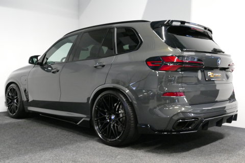 BMW X5 xDrive50e M Sport / M Bodykit / Achterasbesturing / Panoramadak / Elektr. verstelbare voorstoelen + memory / Softclose / Luchtvering / Elektr. wegklapbare trekhaak / HUD Professional / Harman Kardon Surround Sound / 22'' LMV / Ambienteverlichting / Stoelv