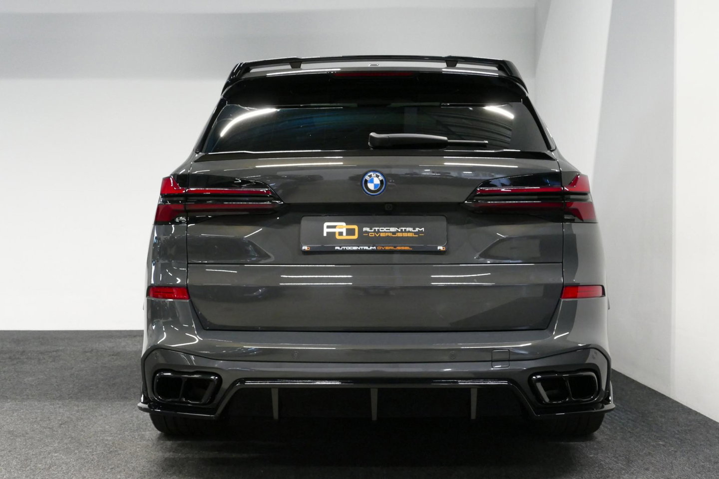 BMW X5 xDrive50e M Sport / M Bodykit / Achterasbesturing / Panoramadak / Elektr. verstelbare voorstoelen + memory / Softclose / Luchtvering / Elektr. wegklapbare trekhaak / HUD Professional / Harman Kardon Surround Sound / 22'' LMV / Ambienteverlichting / Stoelv