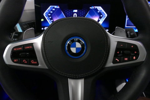 BMW X5 xDrive50e M Sport / M Bodykit / Achterasbesturing / Panoramadak / Elektr. verstelbare voorstoelen + memory / Softclose / Luchtvering / Elektr. wegklapbare trekhaak / HUD Professional / Harman Kardon Surround Sound / 22'' LMV / Ambienteverlichting / Stoelv