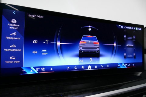 BMW X5 xDrive50e M Sport / M Bodykit / Achterasbesturing / Panoramadak / Elektr. verstelbare voorstoelen + memory / Softclose / Luchtvering / Elektr. wegklapbare trekhaak / HUD Professional / Harman Kardon Surround Sound / 22'' LMV / Ambienteverlichting / Stoelv