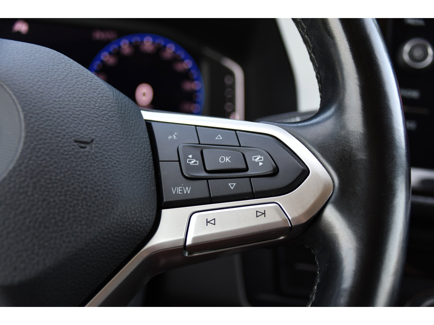 Volkswagen Transporter 2.0 TDI L2H1 30 Bulli Virtual, Adaptieve Cruise, Carplay, LED, Automaat, Stoelverwarming, Standkachel, Trekhaak, Uniek!