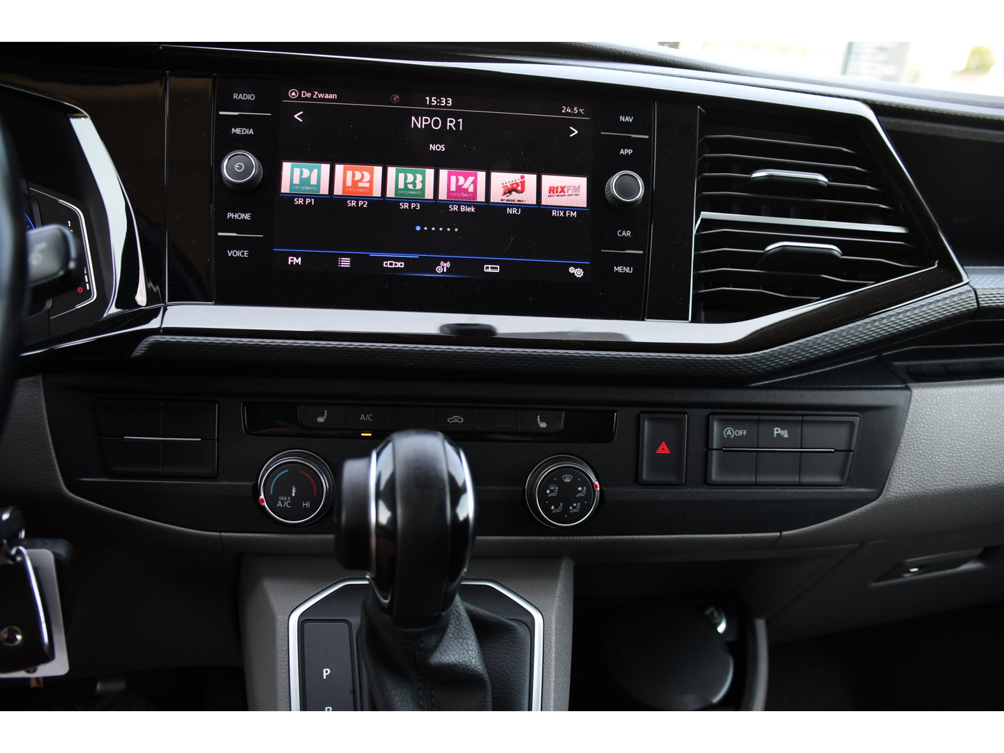 Volkswagen Transporter 2.0 TDI L2H1 30 Bulli Virtual, Adaptieve Cruise, Carplay, LED, Automaat, Stoelverwarming, Standkachel, Trekhaak, Uniek!
